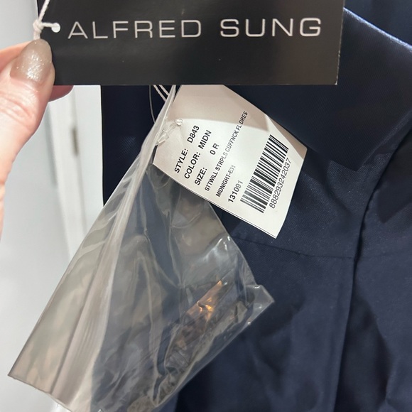 Midnight Navy formal dress- size 0R - pockets and comes with shoulder straps - Picture 5 of 5